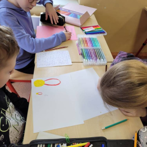 pokaż obrazek - Uczniowie wymyślają niesamowite historie