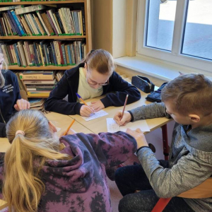 pokaż obrazek - Uczniowie wymyślają niesamowite historie