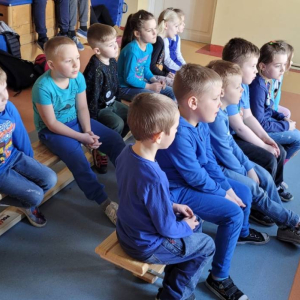 pokaż obrazek - Teatr cieni w wykonaniu uczniów