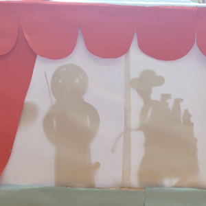 pokaż obrazek - Teatr cieni w wykonaniu uczniów