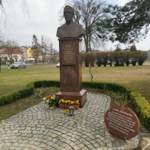 pokaż obrazek - Pomnik