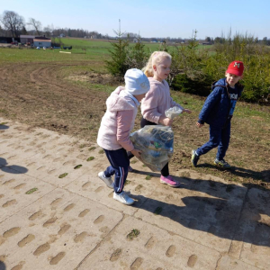 pokaż obrazek - Akcja sprzątania Częstkowa