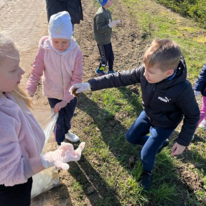 pokaż obrazek - Akcja sprzątania Częstkowa