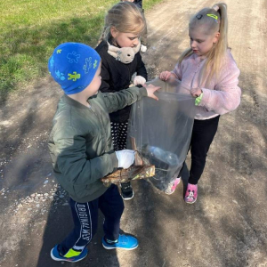 pokaż obrazek - Akcja sprzątania Częstkowa