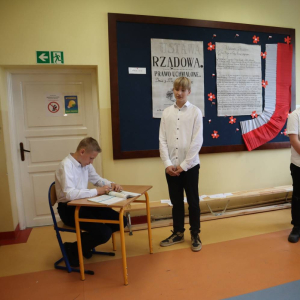 pokaż obrazek - Szkolne obchody Święta Narodowego Trzeciego Maja