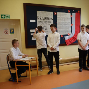 pokaż obrazek - Szkolne obchody Święta Narodowego Trzeciego Maja