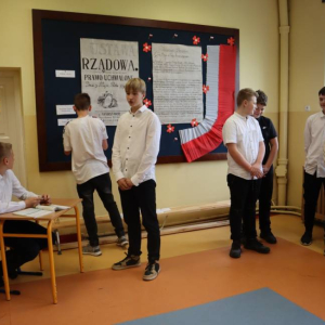 pokaż obrazek - Szkolne obchody Święta Narodowego Trzeciego Maja