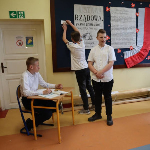 pokaż obrazek - Szkolne obchody Święta Narodowego Trzeciego Maja