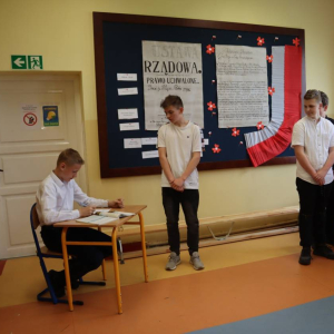 pokaż obrazek - Szkolne obchody Święta Narodowego Trzeciego Maja
