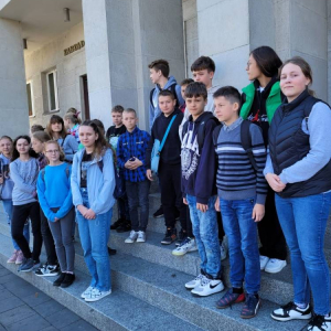 pokaż obrazek -  Wyjazd na spektakl „Chłopcy z Placu Broni” 