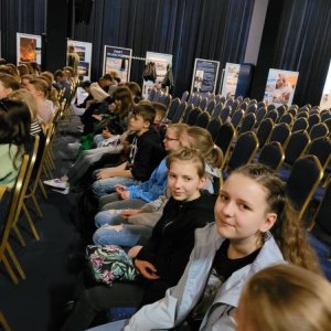 pokaż obrazek - Wyjazd na spektakl „Chłopcy z Placu Broni”