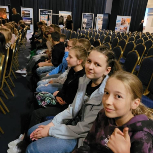 pokaż obrazek -  Wyjazd na spektakl „Chłopcy z Placu Broni” 