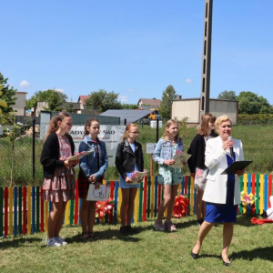 pokaż obrazek - Uroczyste sadzenie drzewek