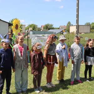 pokaż obrazek - Uroczyste sadzenie drzewek