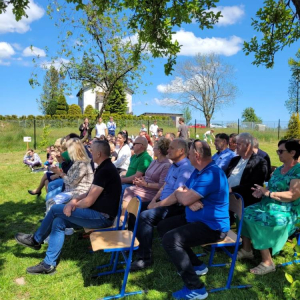 pokaż obrazek - Uroczyste sadzenie drzewek