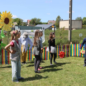 pokaż obrazek - Uroczyste sadzenie drzewek