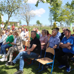 pokaż obrazek - Uroczyste sadzenie drzewek