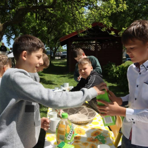 pokaż obrazek - Uroczyste sadzenie drzewek