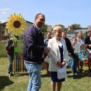 pokaż obrazek - Uroczyste sadzenie drzewek