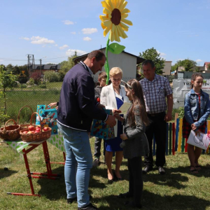 pokaż obrazek - Uroczyste sadzenie drzewek