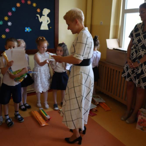 pokaż obrazek - Wręczenie dyplomów i upominków