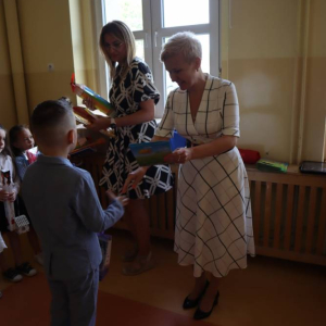 pokaż obrazek - Wręczenie dyplomów i upominków