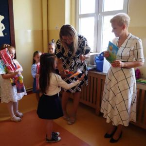 pokaż obrazek - Wręczenie dyplomów i upominków