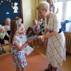 pokaż obrazek - Wręczenie dyplomów i upominków