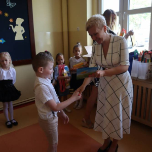 pokaż obrazek - Wręczenie dyplomów i upominków