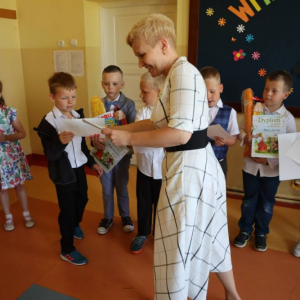 pokaż obrazek - Wręczenie dyplomów i upominków