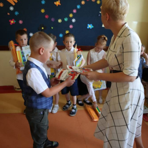 pokaż obrazek - Wręczenie dyplomów i upominków