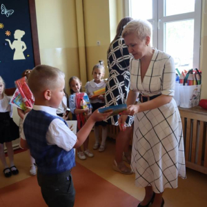 pokaż obrazek - Wręczenie dyplomów i upominków