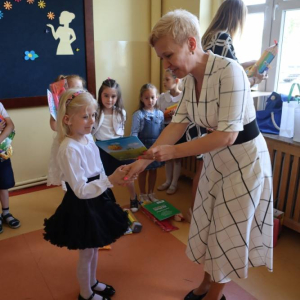 pokaż obrazek - Wręczenie dyplomów i upominków
