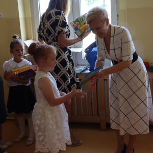 pokaż obrazek - Wręczenie dyplomów i upominków