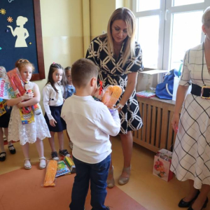 pokaż obrazek - Wręczenie dyplomów i upominków