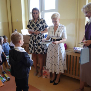 pokaż obrazek - Wręczenie dyplomów i upominków