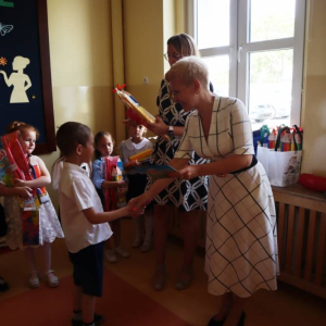 pokaż obrazek - Wręczenie dyplomów i upominków