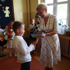 pokaż obrazek - Wręczenie dyplomów i upominków