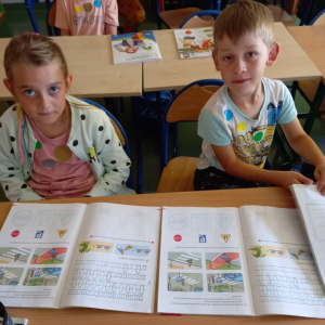 pokaż obrazek - Międzynarodowy Dzień Kropki w klasie 1 i 2 