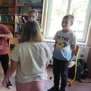 pokaż obrazek -  Zabawy integracyjne w klasie V