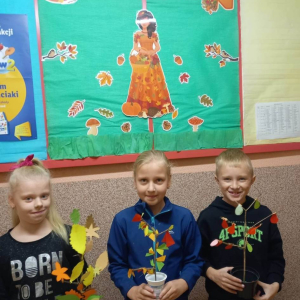 pokaż obrazek -  Jesienne drzewka bonsai w wykonaniu uczniów klasy 2 i 3