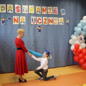 pokaż obrazek - Ślubowanie i pasowanie na ucznia