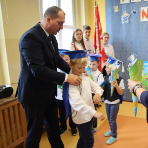 pokaż obrazek - Ślubowanie i pasowanie na ucznia