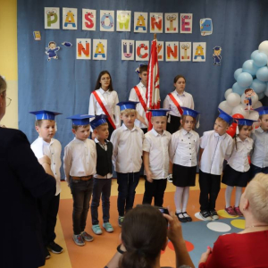 pokaż obrazek - Ślubowanie i pasowanie na ucznia