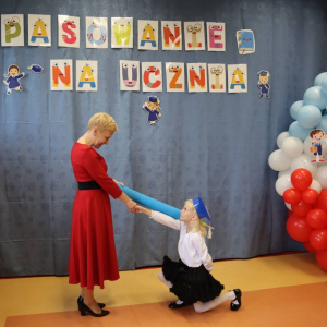 pokaż obrazek - Ślubowanie i pasowanie na ucznia