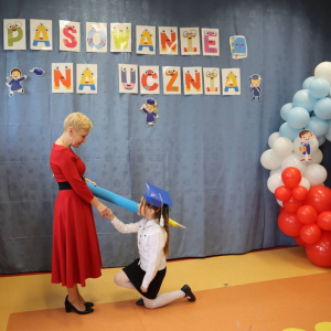 pokaż obrazek - Ślubowanie i pasowanie na ucznia