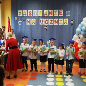 pokaż obrazek - Ślubowanie i pasowanie na ucznia