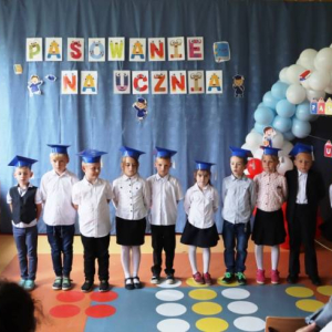 pokaż obrazek - Ślubowanie i pasowanie na ucznia