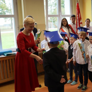 pokaż obrazek - Ślubowanie i pasowanie na ucznia