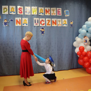 pokaż obrazek - Ślubowanie i pasowanie na ucznia